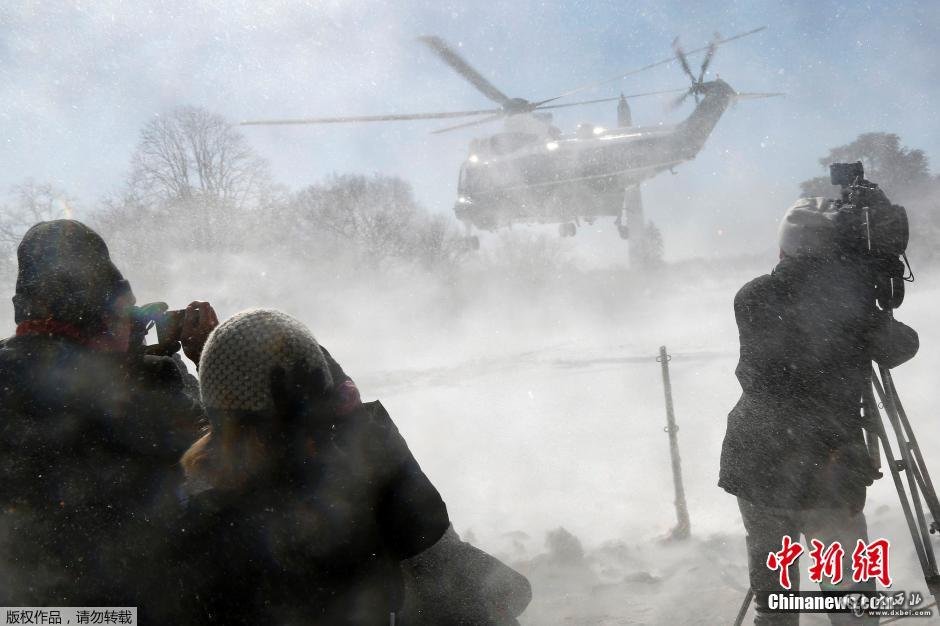 奧巴馬專機(jī)起飛引狂暴風(fēng)雪記者“遭殃”