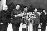 1967年8月上旬，中央文革關(guān)于解決湖南問題的決定作出后，華國鋒成為湖南省“三結(jié)合”革命委員會籌備小組成員。1968年4月8日，湖南省革命委員會成立，華國鋒擔任革委會副主任。