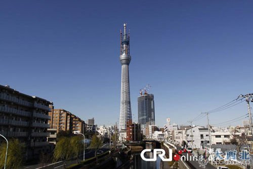 日本：“東京天空樹”頂部冰雪成安全隱患(圖)