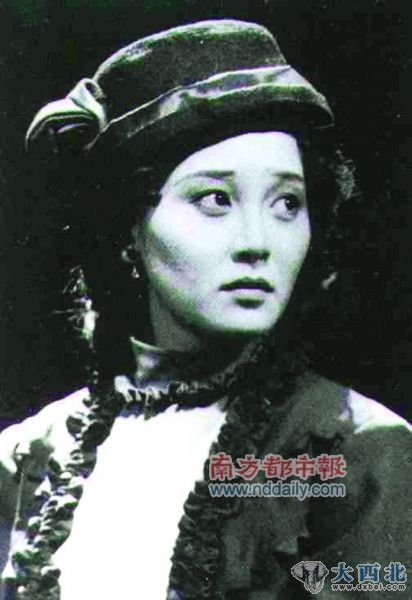 1991年，葉甫列莫夫?qū)а莸娜怂嚢妗逗ｚt》里，陳小藝(上)飾演瑪莎，徐帆飾演妮娜。 資料圖片