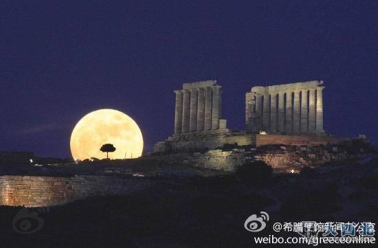 “滿月之夜”音樂會每年舉行，人們在科林斯考古遺址上靜靜地聆聽莫扎特、貝多芬、皮亞佐拉和門德爾松的經(jīng)典名作。