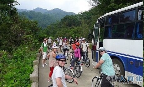 英國(guó)旅行社首次展開赴朝鮮騎車旅行(圖)