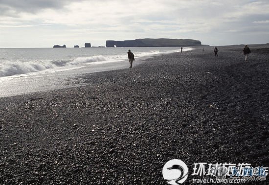 火山造就的黑沙灘