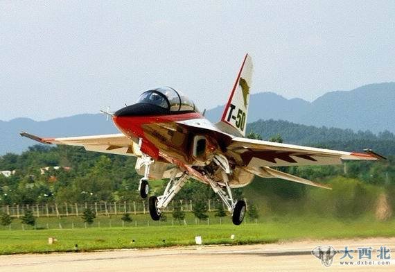 　　資料圖：T-50高級(jí)教練機(jī)