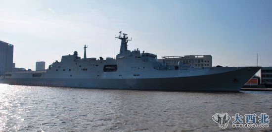 網(wǎng)傳中國海軍071船塢登陸艦04號(hào)艦