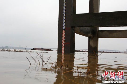 3月9日，贛江吉安站的水位已經(jīng)開始逼近警戒線。李建平 攝