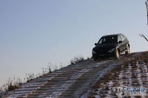 純SUV-大連龐大雙龍汽車越野試駕會(huì)啟幕