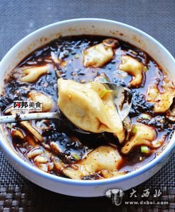 大碗餃子 西北主婦獨家自創(chuàng)麻辣酸香的餃子吃法[點擊放大]