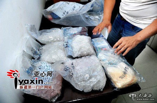 毒販從廣州快遞毒品來疆賣 民警抓8人繳獲冰毒11公斤