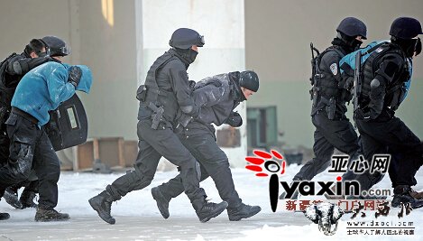 烏魯木齊市特警演練反劫持 狙擊手一槍命中