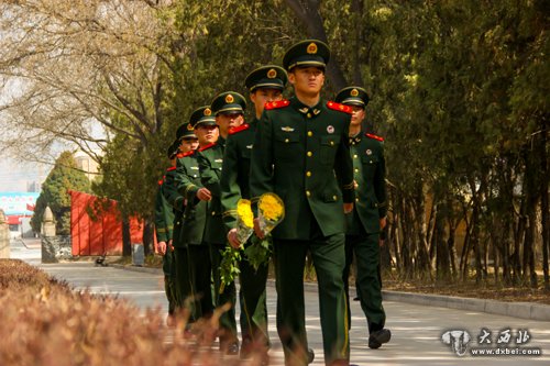 武警甘肅森林官兵祭英烈