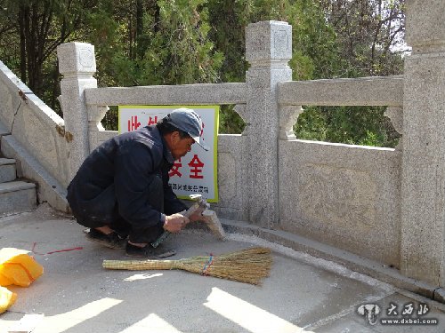 白塔山步道開(kāi)裂