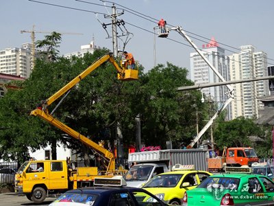 蘭州對(duì)馬拉松道的市政設(shè)施進(jìn)行全面檢修