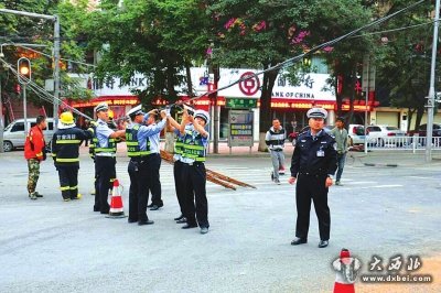 深夜電纜線掉落七里河交警堅(jiān)守5小時(shí)緊急排險(xiǎn)