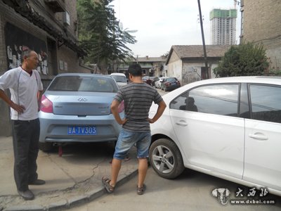 居民小區(qū)停滿車，吉安小區(qū)不“吉安”