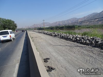 西大門公路維修改造進(jìn)展緩慢