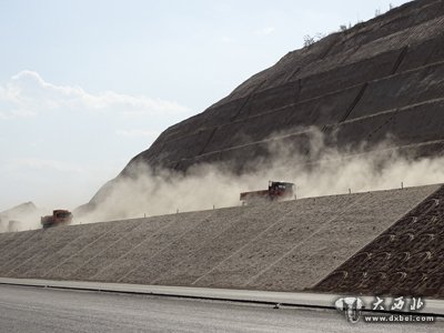 修路不灑水，車過陳土飛