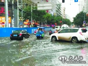 一小時(shí)急暴雨 水淹金城寸步難行