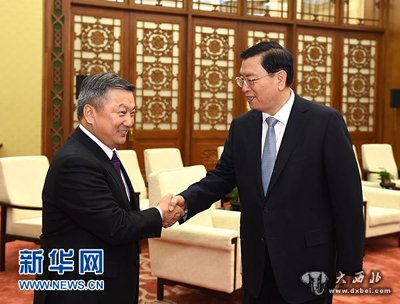 中共中央政治局常委、全國人大常委會委員長張德江在北京人民大會堂會見來京參加亞洲政黨絲綢之路專題會議的蒙古民主黨主席、國家大呼拉爾主席恩赫包勒德