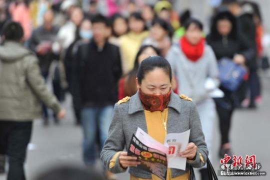 國(guó)考報(bào)名單日增長(zhǎng)超10萬(wàn)人千余崗位仍無(wú)人問(wèn)津