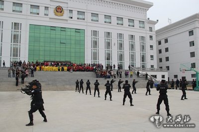 蘭州特警警營(yíng)開放請(qǐng)來(lái)幼兒園師生及家長(zhǎng)