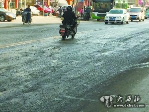 雁灘路西段坑洼難行 司機叫苦不迭