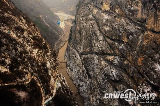 高峽出平湖