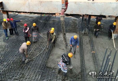 東方紅廣場站首塊混凝土底板完成澆筑