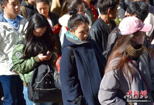 2月15日，北京電影學院、中央戲劇學院、中國傳媒大學三所高校同時拉開2016年藝考大幕。<a target='_blank'  data-cke-saved-  ><p  align=