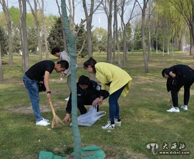 西固區(qū)開展綠化補(bǔ)植和環(huán)境整治活動(dòng)