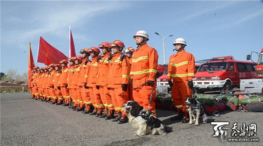 新疆消防總隊(duì)組織開(kāi)展跨區(qū)域地震救援實(shí)戰(zhàn)演練