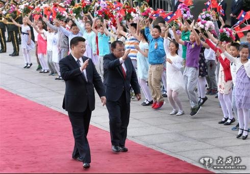 中共中央總書記、國家主席習近平在人民大會堂東門外廣場為本揚舉行歡迎儀式