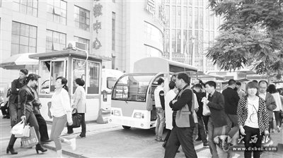 賣完早餐賣午 “汽車餐廳”阻斷醫(yī)院救命通道