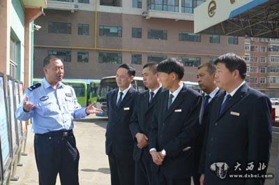 東崗交警組織專業(yè)司機(jī)培訓(xùn)安全知識(shí)