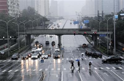 暴雨中的北京：4年前洪水肆虐處如今井然有序