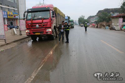 臨洮交警重拳整治貨運車輛交通違法