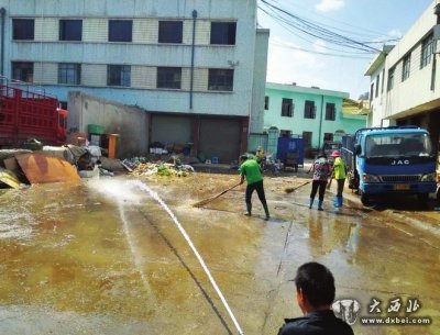 沖洗垃圾收集點地面