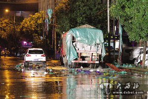 大雨落 車爆炸 6人傷