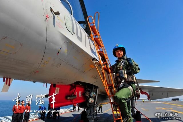 中國新一批艦載機(jī)飛行員獲認(rèn)證 港媒:航母戰(zhàn)力獲提升