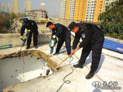 七里河拆除“種”在鐵道旁的違建