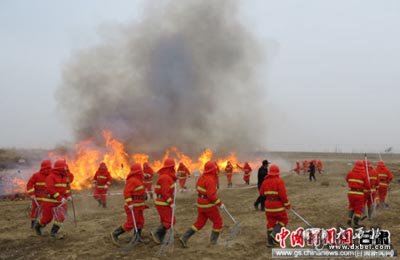 玉門市林業(yè)局舉行森林火災(zāi)撲救演練