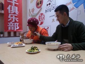 蘭州一碗面溫暖身邊你“墻上有愛 人人公益”又增5家愛心店