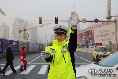 東崗交警完成市人代會(huì)安保任務(wù)