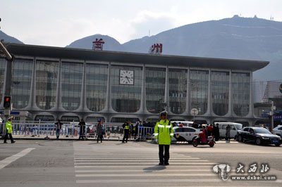 蘭州火車站交通秩序由亂而治變靚了