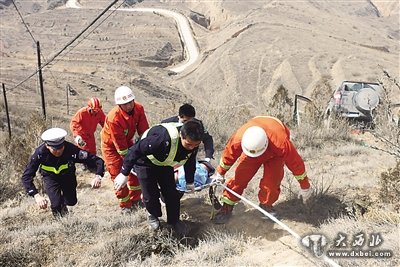 越野車(chē)沖下山崖扎進(jìn)山腰 司機(jī)生前留遺書(shū)交代后事