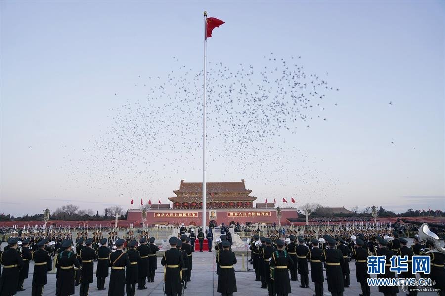 人民解放軍首次執(zhí)行天安門廣場升國旗任務