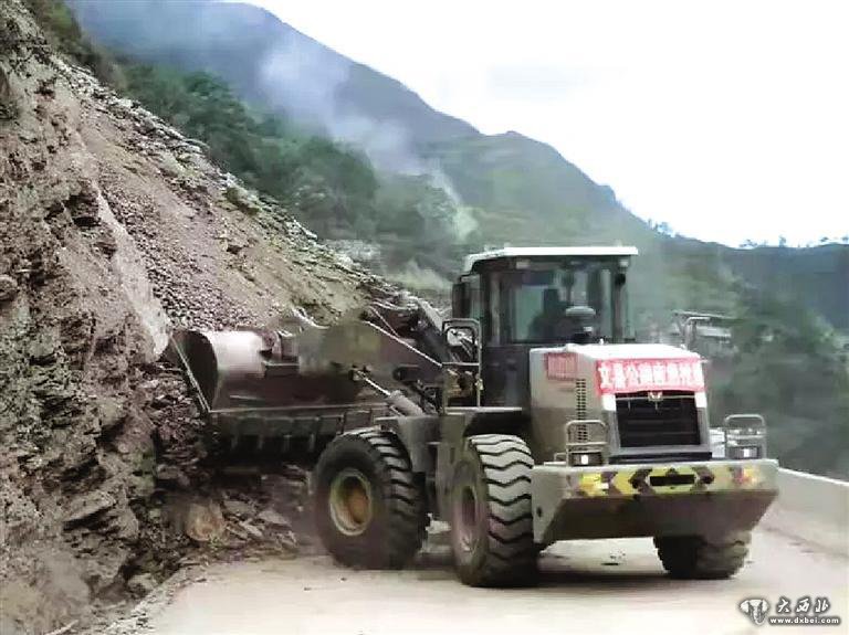 G212線隴南境內(nèi)山體崩塌