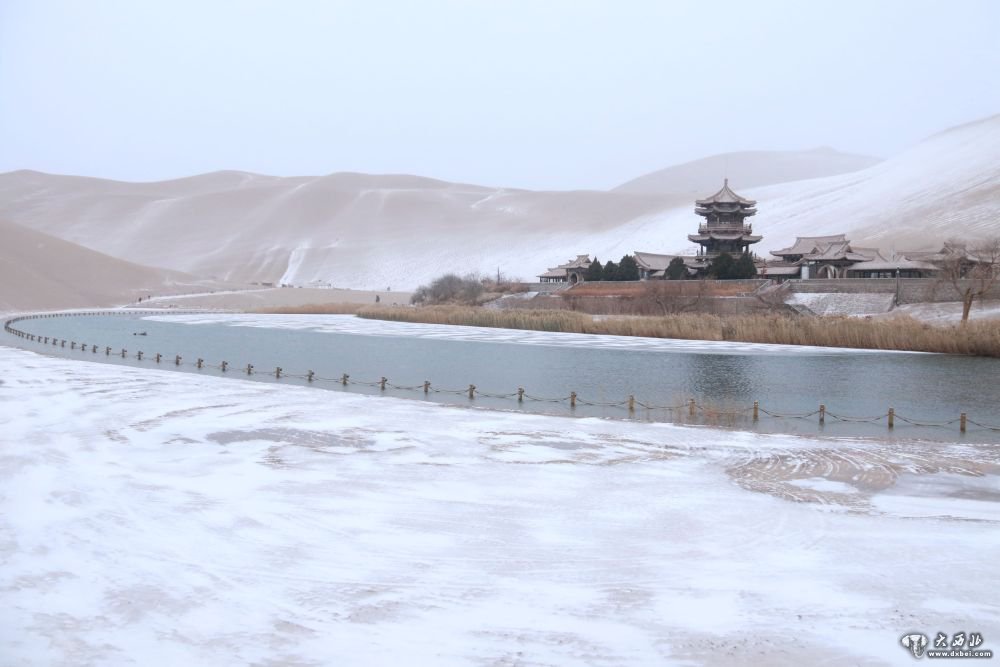 甘肅喜迎降雪 現(xiàn)北國風(fēng)