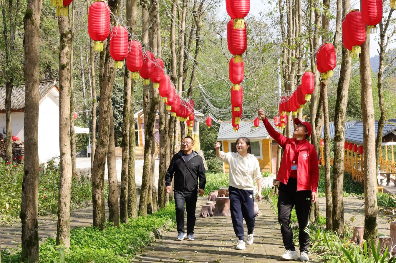 甘肅成縣：山村美景變